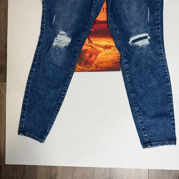 Maurices Jeans Size L Reg - Picture 5 of 12